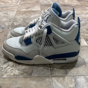 Air Jordan Retro 4 . Kids White and Blue Sneakers